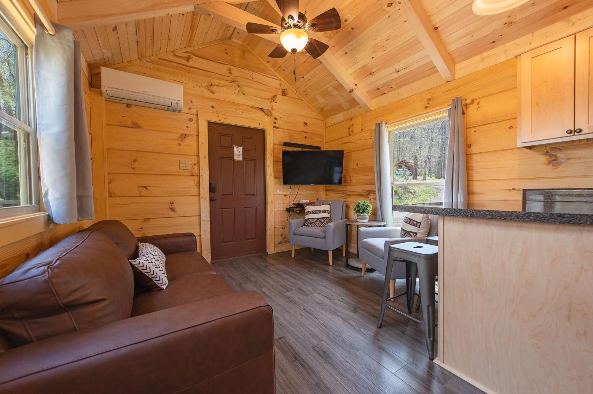 Meg Cabin Tiny Rustic Comfort On Lookout Mtn Chattanooga Exterior photo